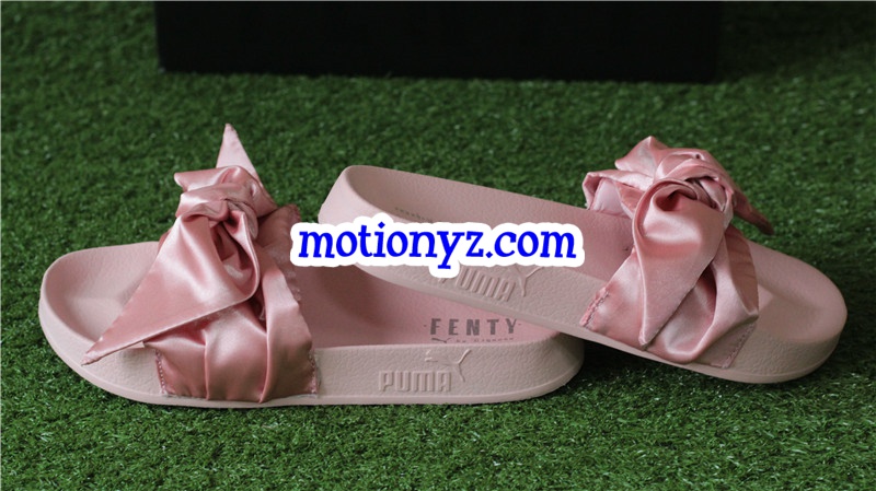 Rihanna x Puma Fenty Bow Pink Slipper